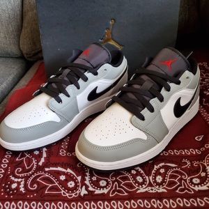 Air Jordan low like smoke grey